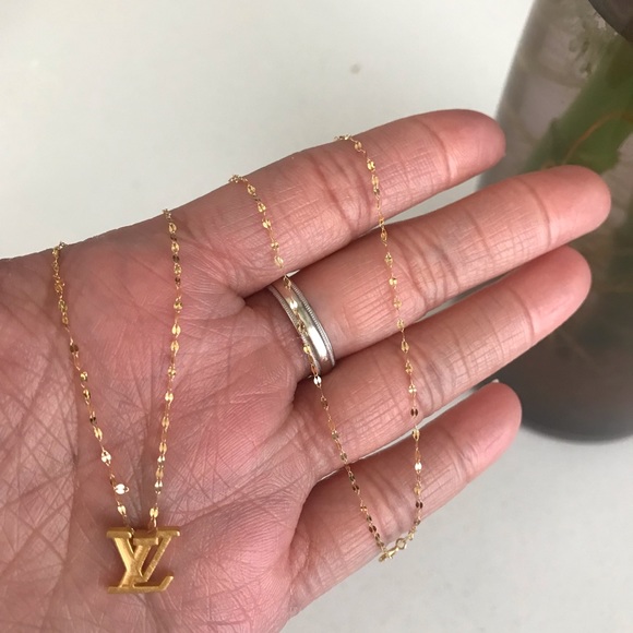 18K Saudi Gold Necklace with One pendant (Random) - Picture 4 of 6